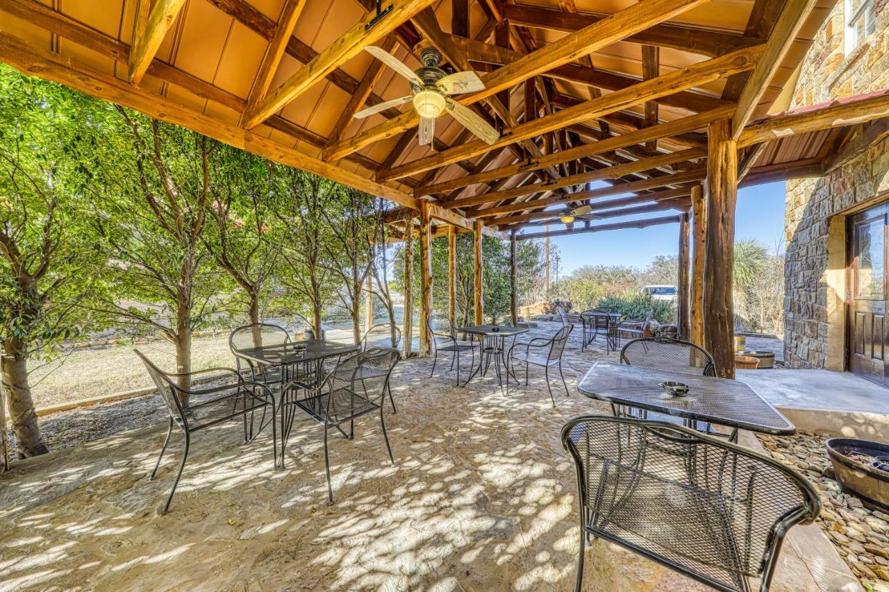 The Pecan @ Mendelbaum Winery Guest Cabins Villa Fredericksburg Bagian luar foto