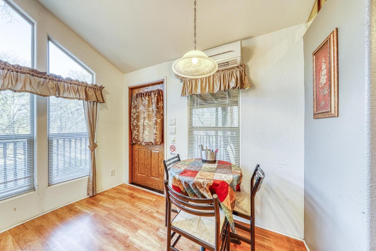 The Pecan @ Mendelbaum Winery Guest Cabins Villa Fredericksburg Bagian luar foto
