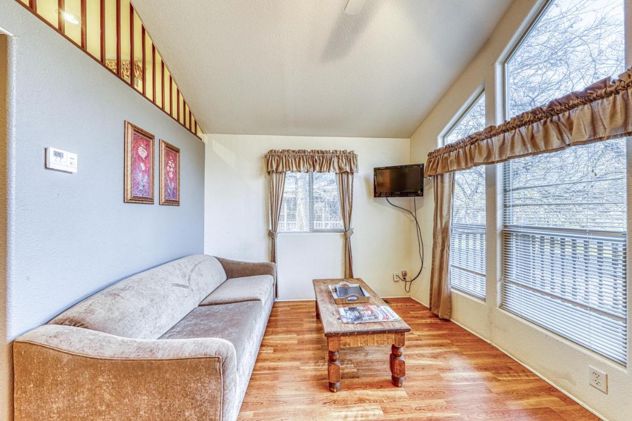 The Pecan @ Mendelbaum Winery Guest Cabins Villa Fredericksburg Bagian luar foto