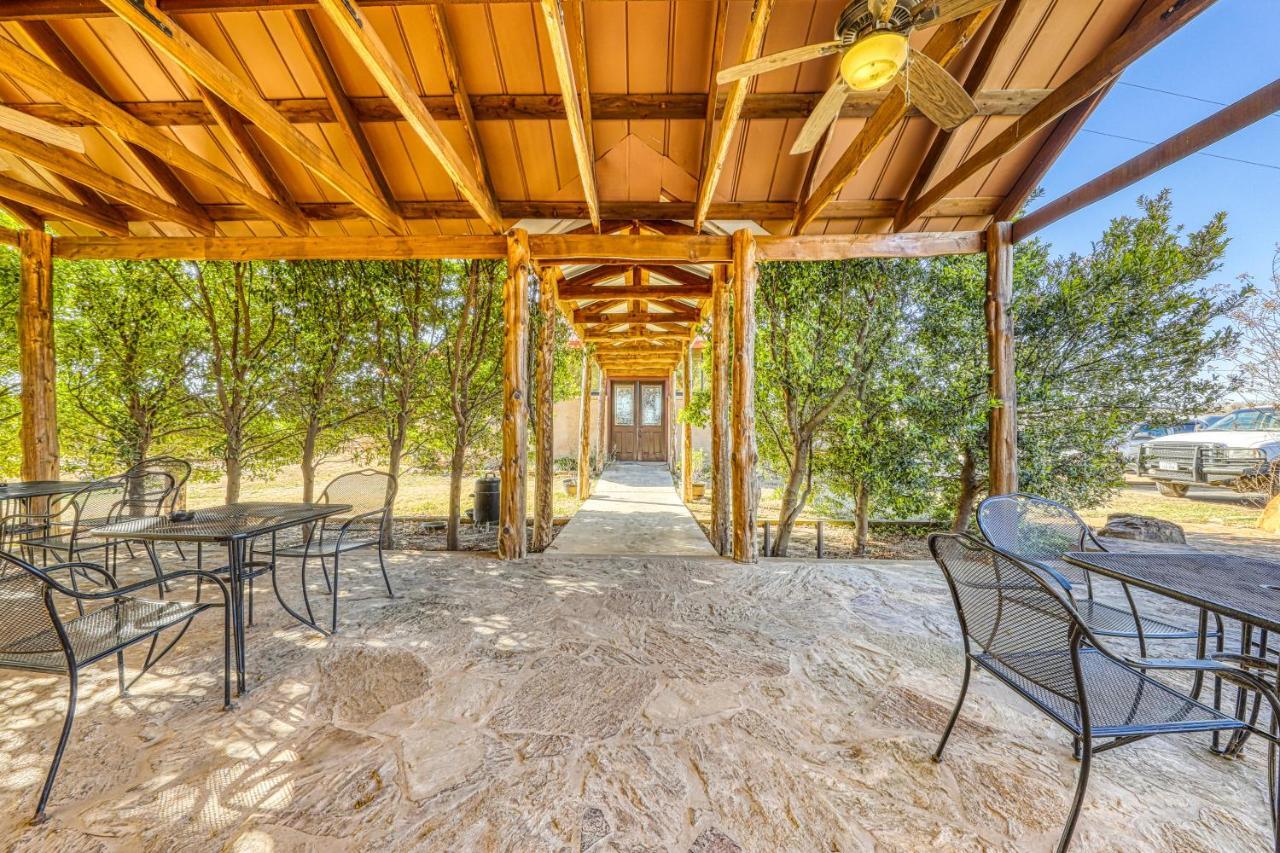 The Pecan @ Mendelbaum Winery Guest Cabins Villa Fredericksburg Bagian luar foto