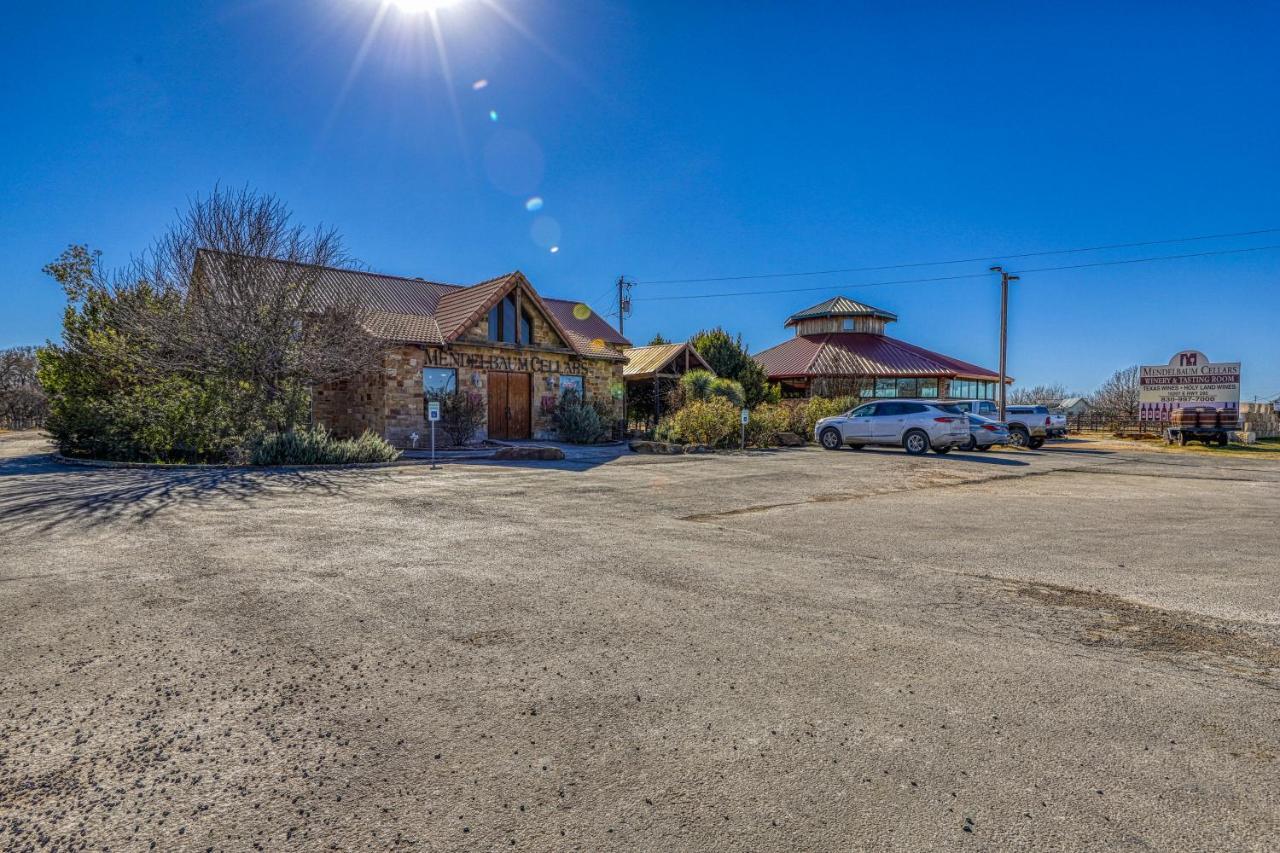 The Pecan @ Mendelbaum Winery Guest Cabins Villa Fredericksburg Bagian luar foto