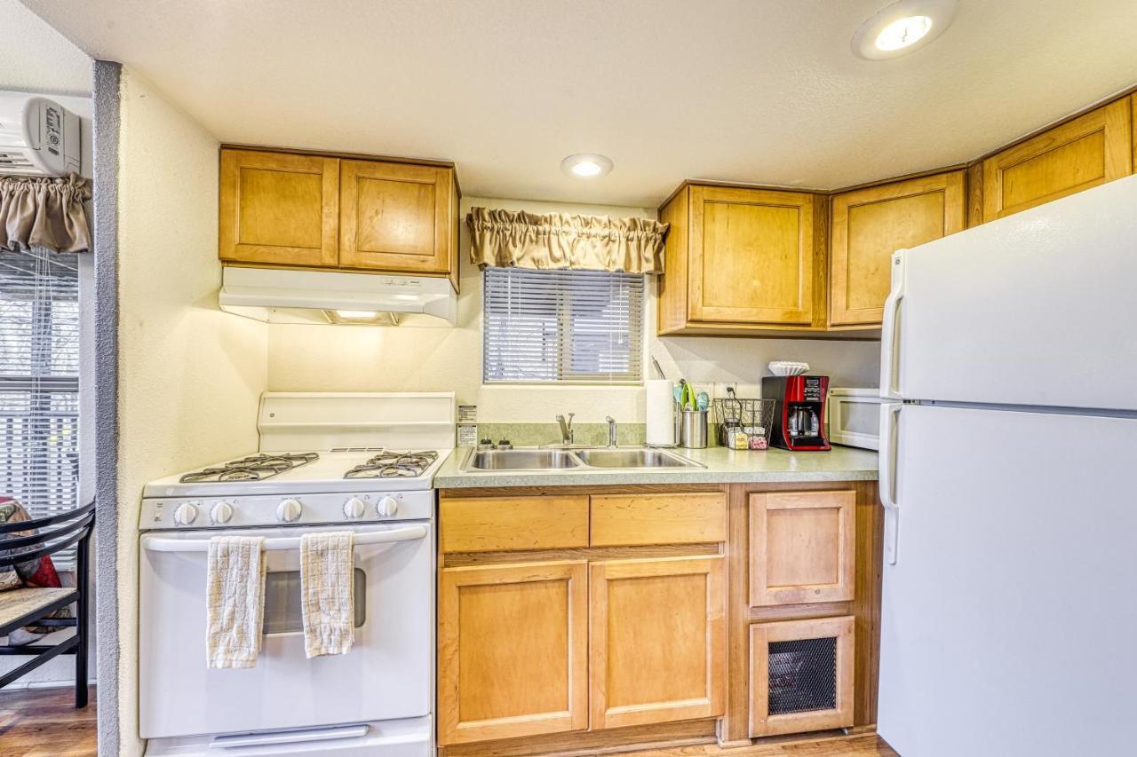 The Pecan @ Mendelbaum Winery Guest Cabins Villa Fredericksburg Bagian luar foto